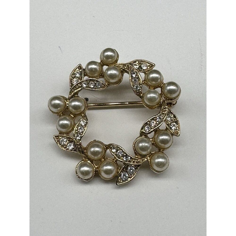 Vintage Faux Pearl Rhinestone Cluster Leaf Wreath Circle Gold Colored Brooch Pin